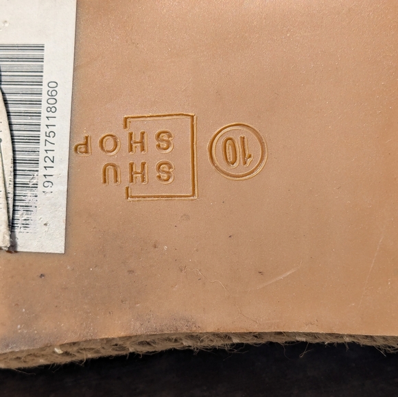 Rockstud Espadrilles Closed-toe with ankle straps,  low platform US size 10. - Picture 4 of 10